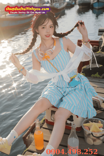 Cô gái váy ngắn nữ tính