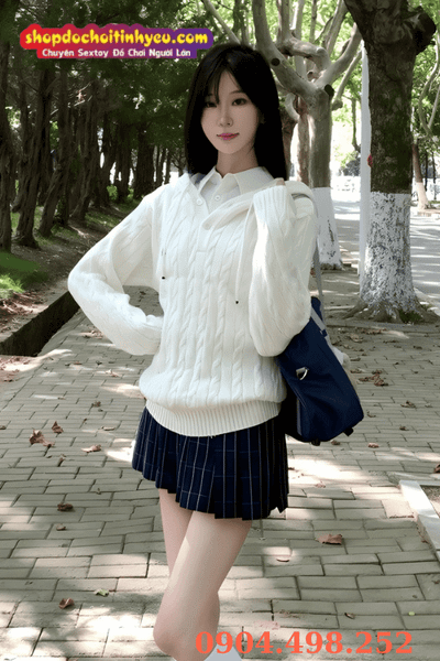 Nữ trendy mặc váy ngắn