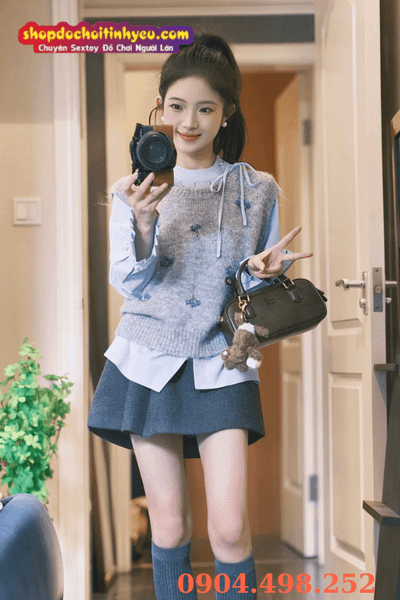 Nữ váy ngắn dáng thanh lịch