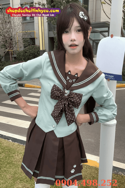 Hot girl váy ngắn