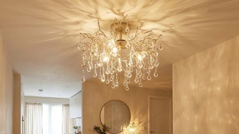 Tin Tức Xu Hướng Đèn Bàn Trang Trí Chao Vải Và Thủy Tinh Cao Cấp Sang Trọng