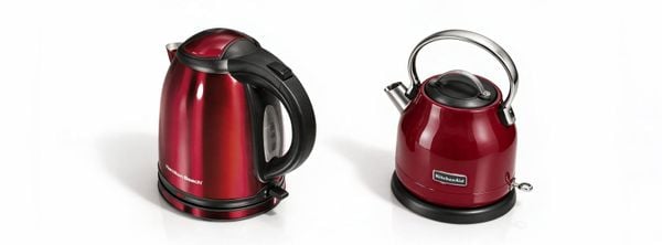 Ấm đun nước Hamilton Beach và KitchenAid màu đỏ