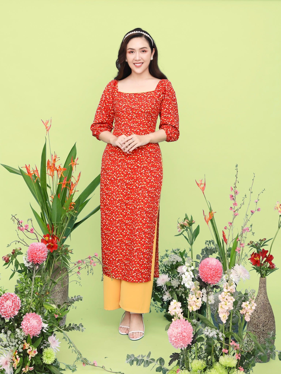 ao-dai-co-vuong-hoa-tiet-hoa-nhi
