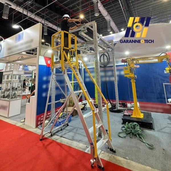 Thang nhôm bệ đứng có tay vịn