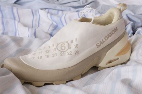 MM6 Maison Margiela x Salomon CROSS DUST gây chú ý với thiết kế gaiter lấy cảm hứng từ bao bì đóng gói