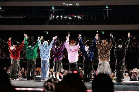 Bộ sưu tập BAPE x Stray Kids mới kết hợp năng lượng K-Pop với di sản thời trang đường phố