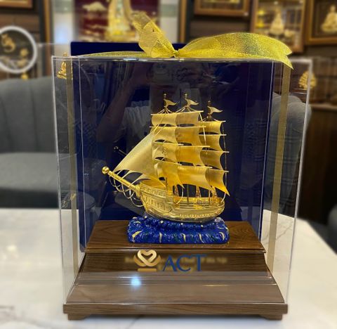 Tranh & Biểu Trưng Thuyền Buồm Dát Vàng – Thuận Buồm Xuôi Gió