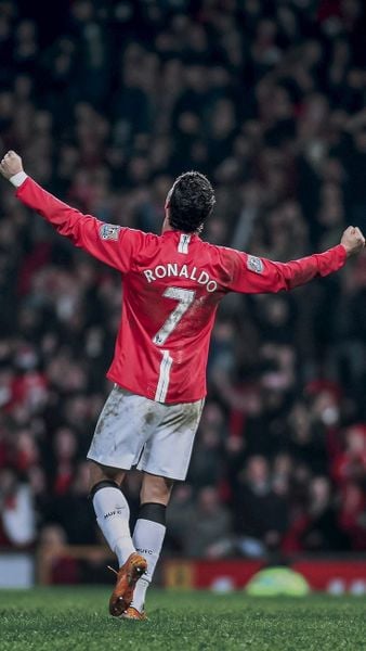 Cristiano Ronaldo ăn mừng trong màu áo đấu số 7 Manchester United sân nhà mùa giải 2007-2008 Ngoại Hạng Anh