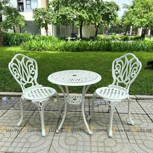 bàn ghế sân vườn
