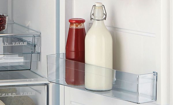 Ngăn CrispZone bảo quản rau củ tươi lâu trên tủ lạnh Gorenje Retro