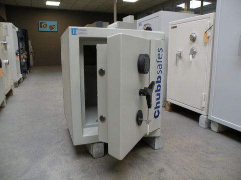 Cách phân biệt két sắt Chubb thật và giả qua hình thực tế