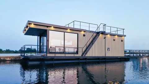 Nhà nổi – Giải pháp sống trên mặt nước với phao HDPE & công nghệ hàn Leister