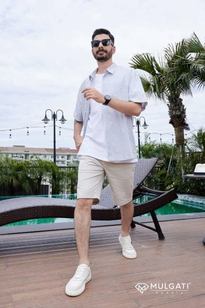 Phối giày thể thao áo sơ mi phong cách