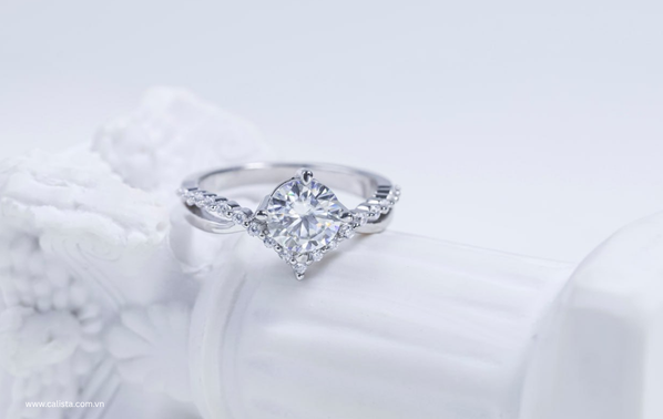 trang sức đá moissanite