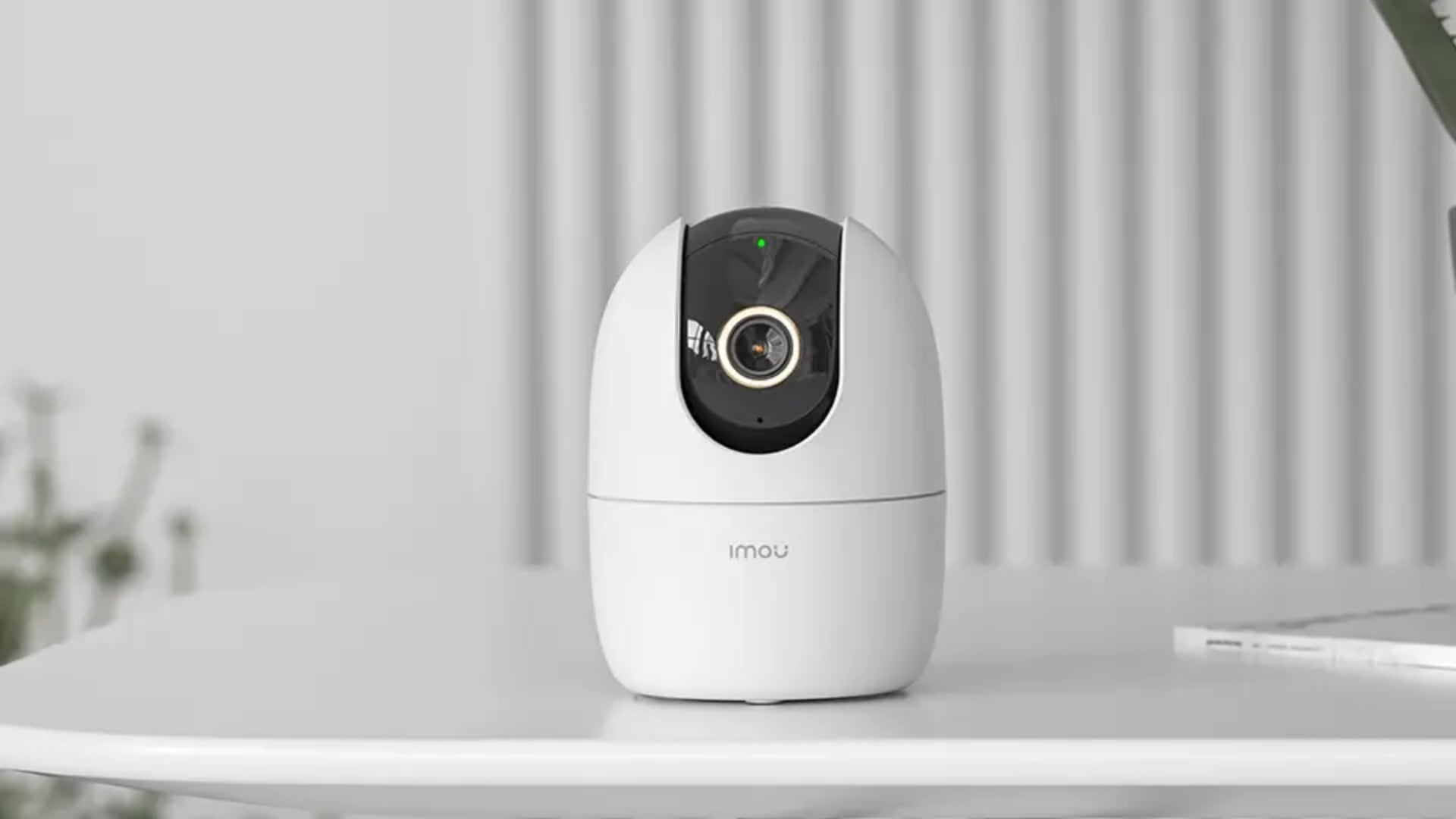 camera trong nhà nhỏ gọn, nhiều tính năng