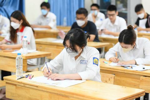 Phổ điểm thi tốt nghiệp tổ hợp A00, B00, C00, D01