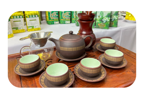 Lục Ẩm Kim Liên