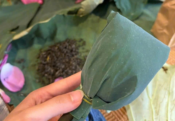 Trà Sen Tây Hồ Bông