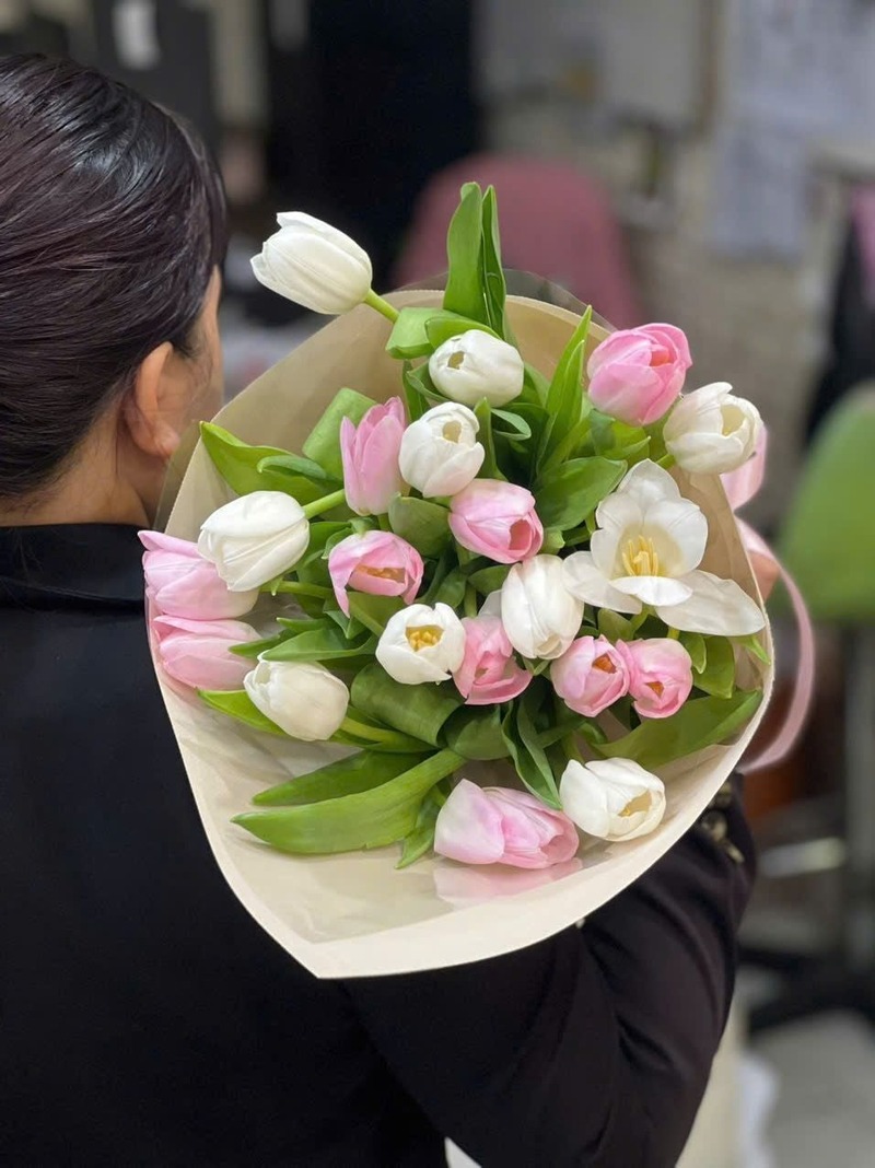 Tặng hoa tulip cho mẹ ngày 8/3 chính là lời chúc mẹ luôn an yên, hạnh phúc