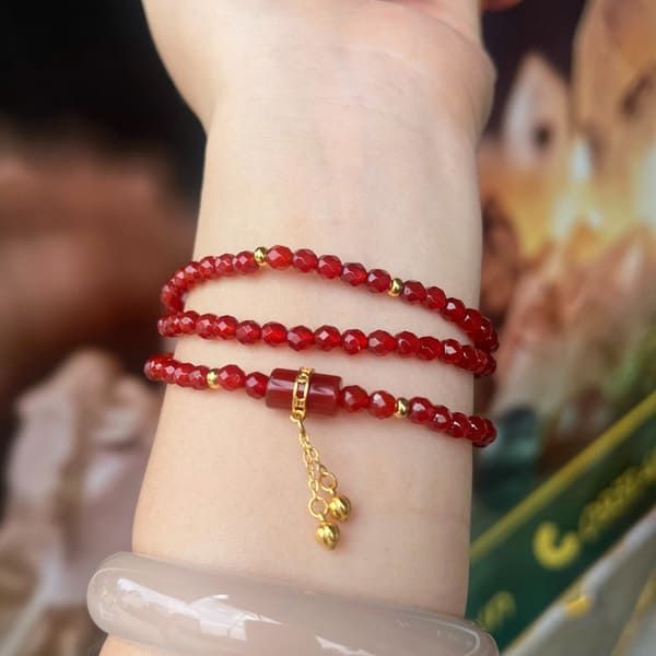 Vòng Mã Não Đỏ Cắt Giác Mix Charm Bạc Mạ Vàng