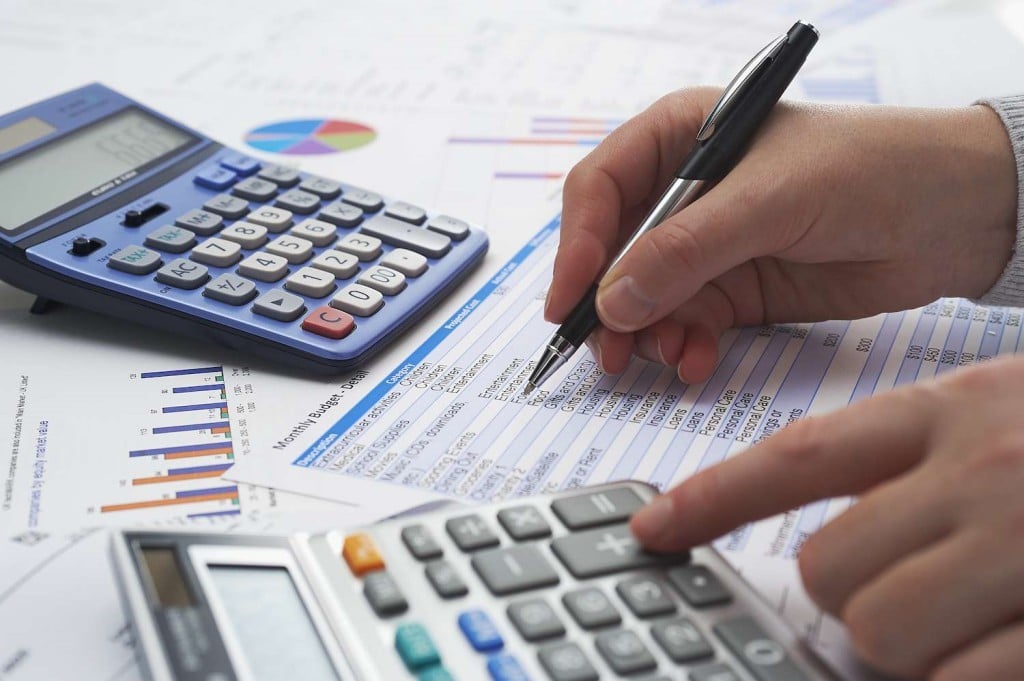 Chi phí dịch vụ trả trước là số tiền shop trả trước để mua công cụ, dụng cụ kinh doanh