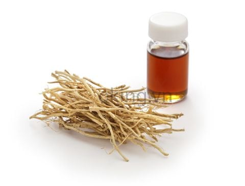 Tinh Dầu Cỏ Vetiver: Hương Thơm Của Đất Cho Tâm Trí An Nhiên, Da Khỏe
