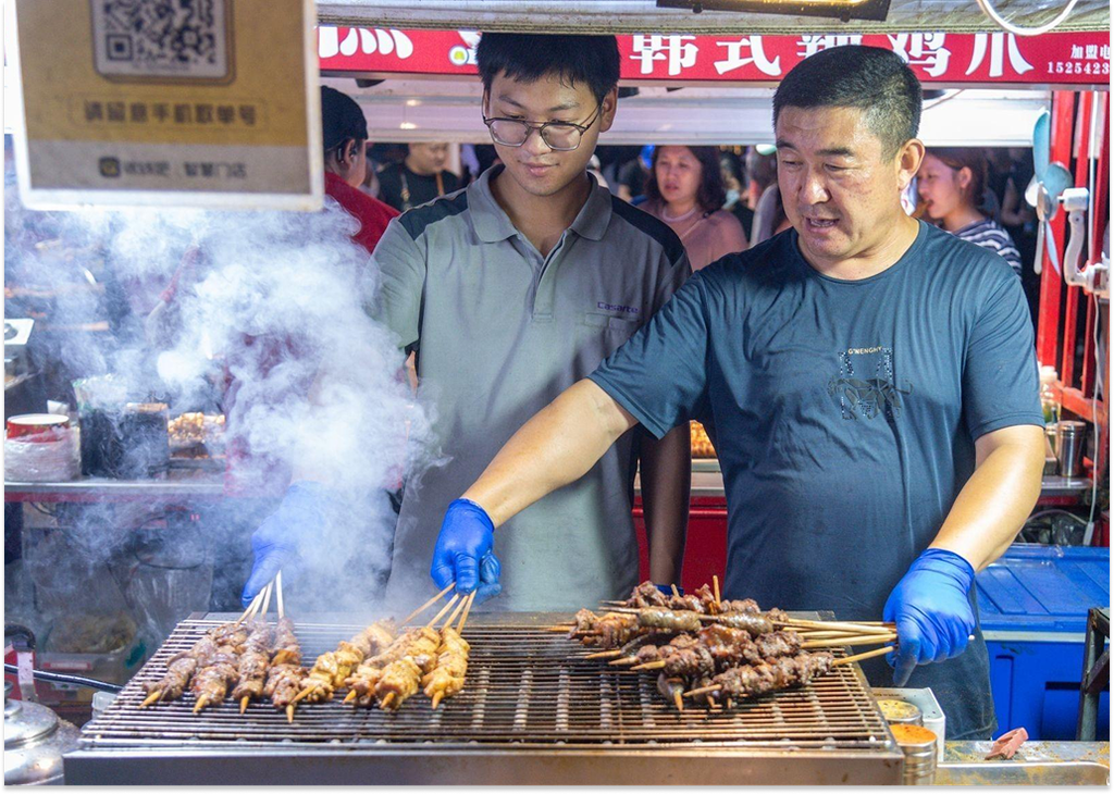 Hải sản nướng và món ăn đường phố nổi tiếng tại Chợ Đêm Taidong