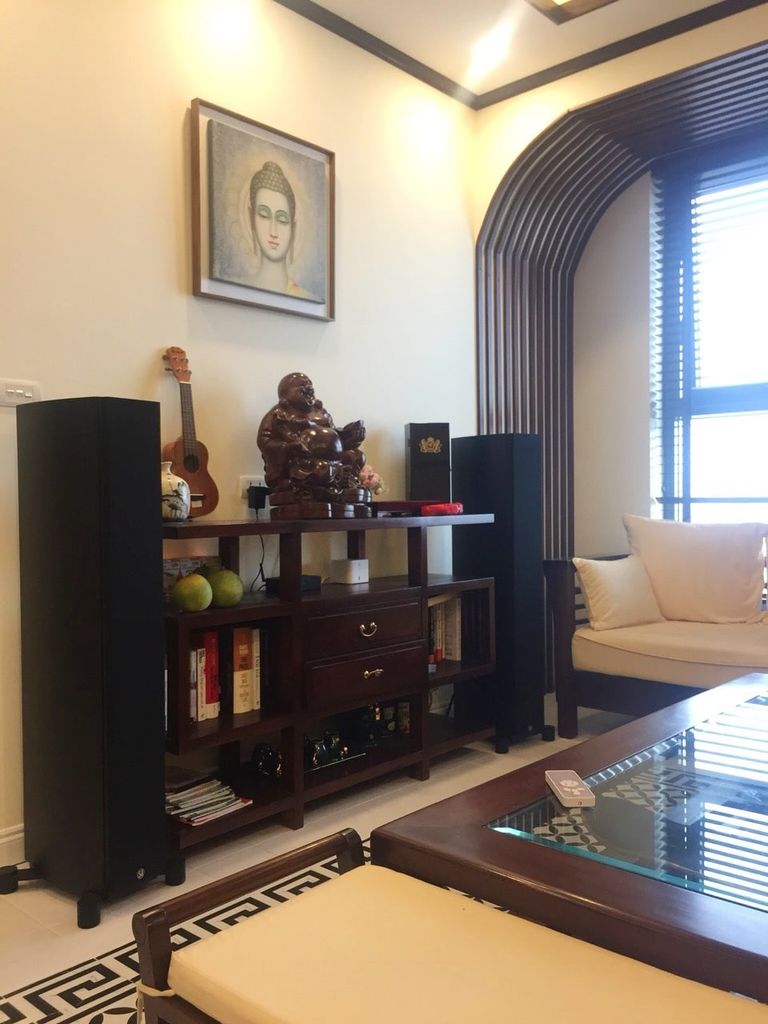 Kệ trang trí phòng khách gỗ Gụ