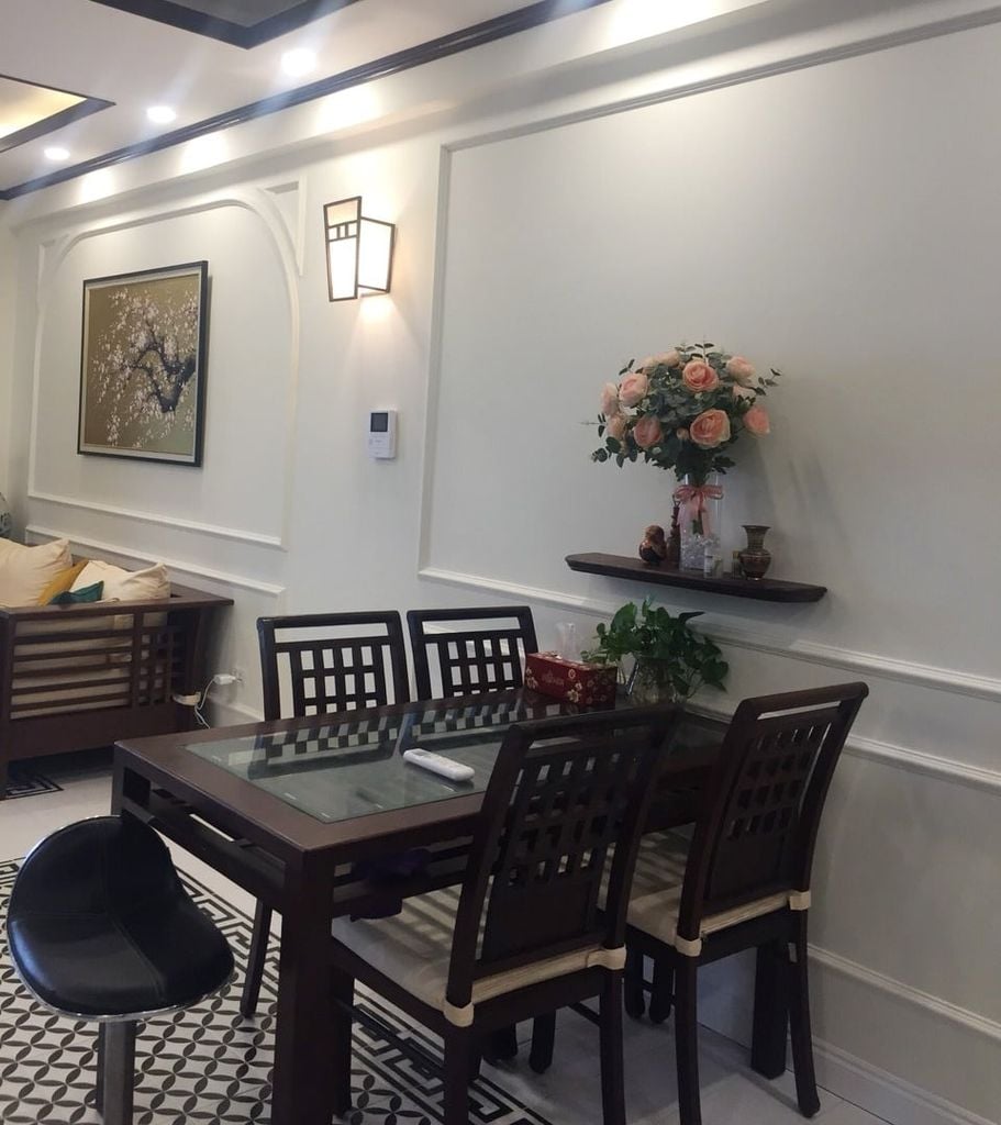 Bộ bàn ăn 4 ghế grandbois giữ lại được đánh venin làm mới