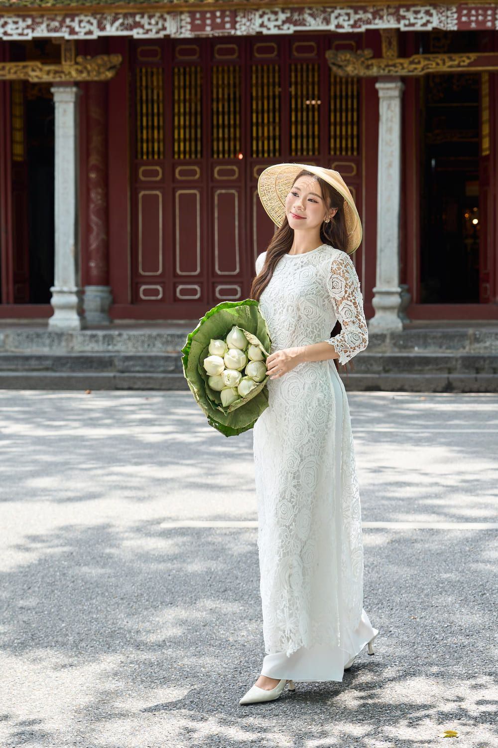 Phối đồ chụp ảnh hoa cẩm tú cầu hồ Gươm