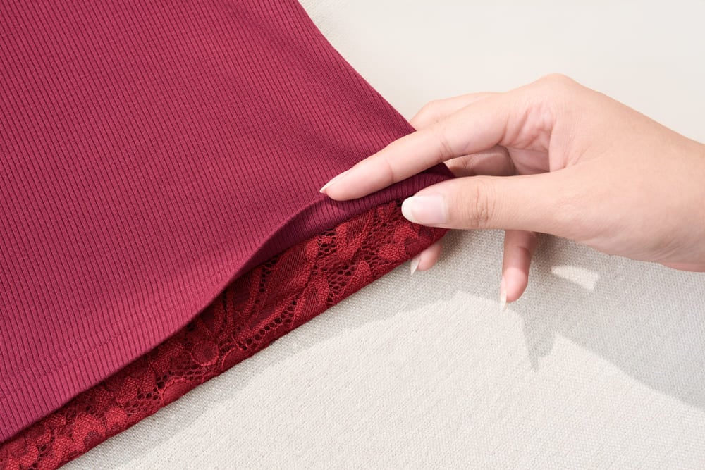 Áo giữ nhiệt nữ vải tăm cotton dài tay dáng cổ chữ V phối ren