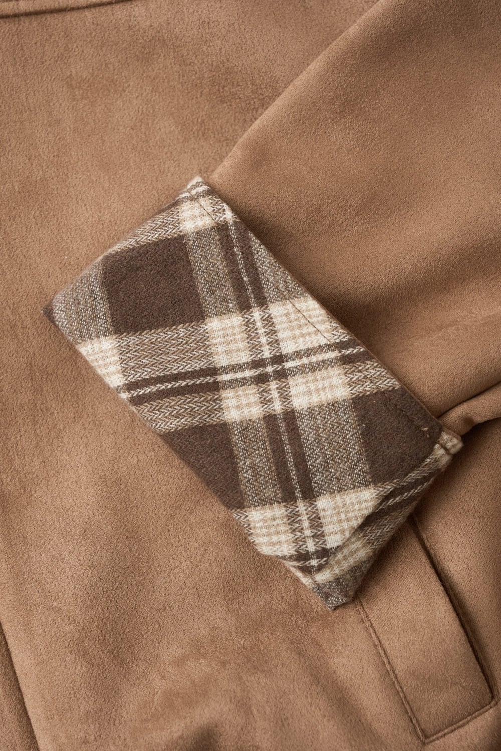 Áo khoác dáng ngắn gấu bom phối tay lật