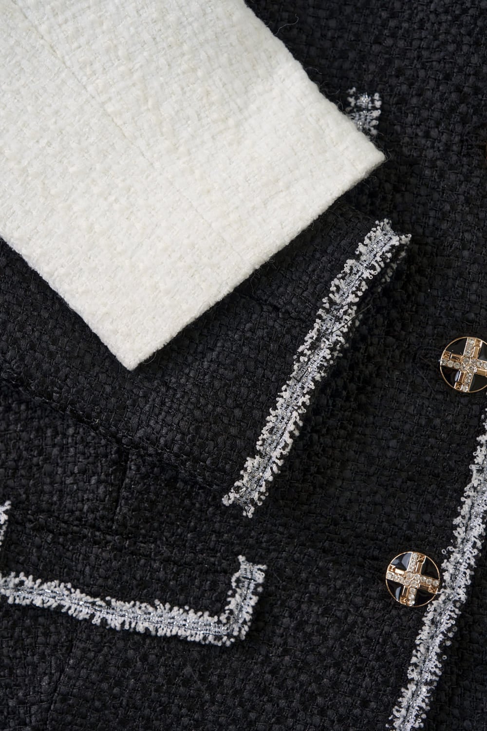 Áo khoác nữ Younger vải dạ tweed dáng ngắn cổ tròn phối viền