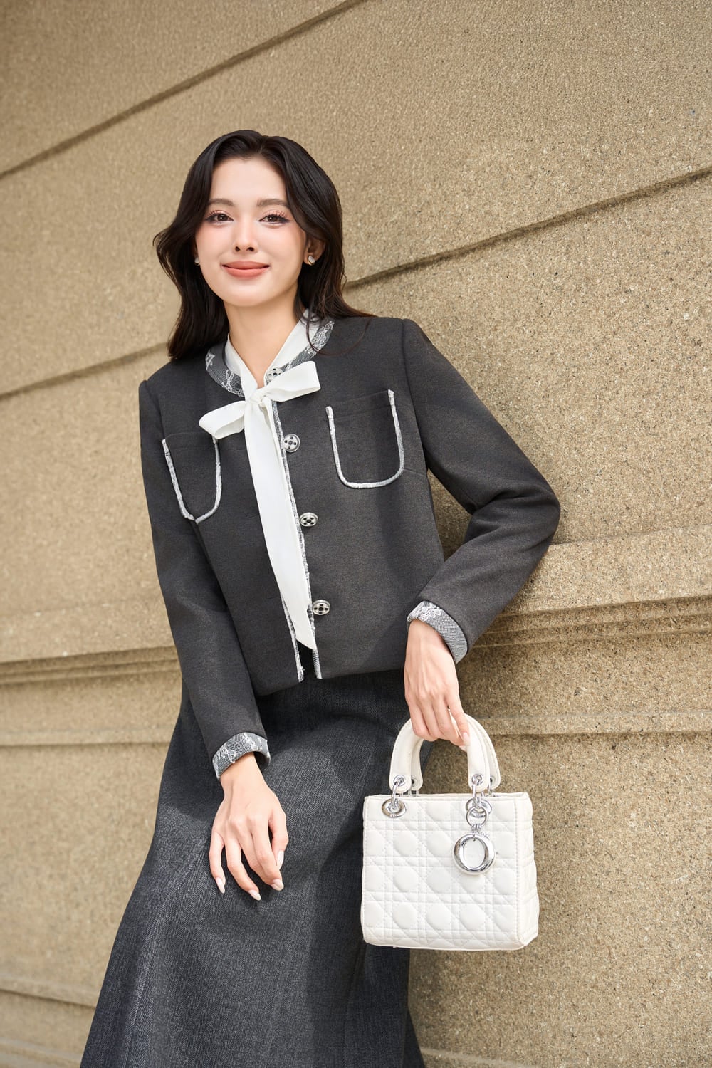 Áo khoác nữ Cardina dòng Thu Đông vải Dạ ép phối Ren dáng Croptop cổ tròn