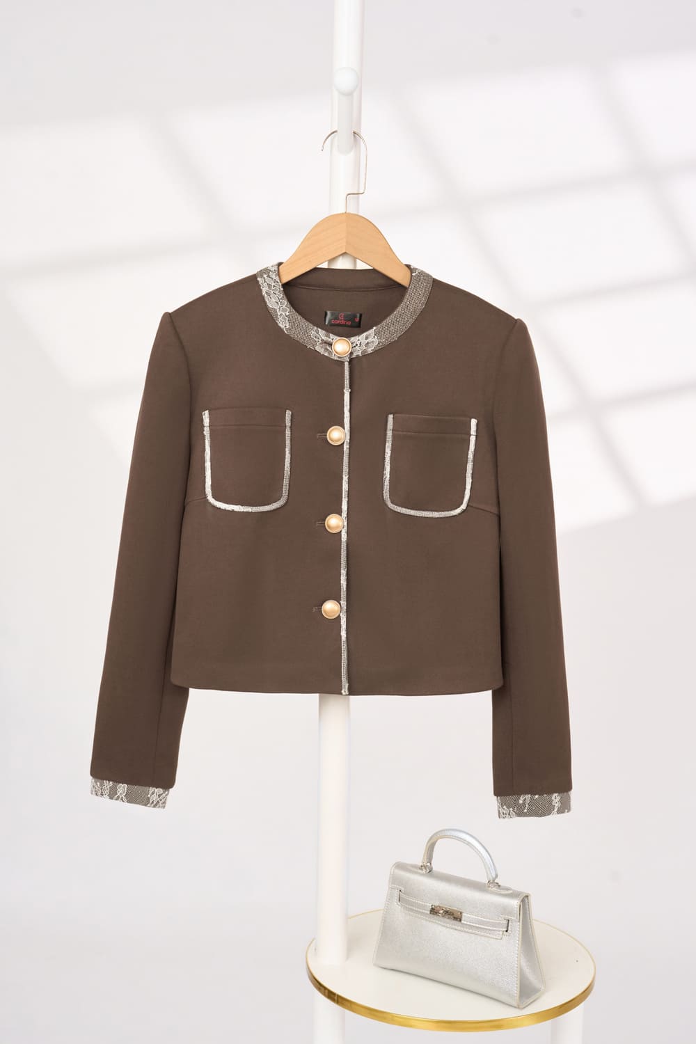 Áo khoác nữ Cardina dòng Thu Đông vải Dạ ép phối Ren dáng Croptop cổ tròn