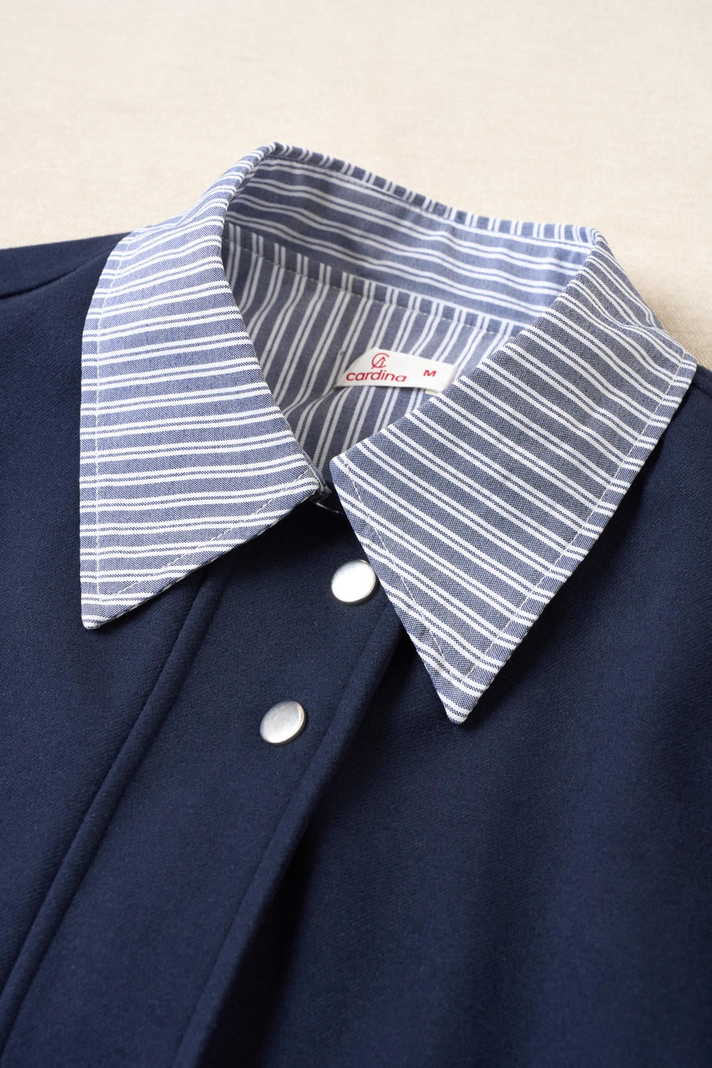 Áo khoác dạ mềm dáng ngắn phối cổ sơ mi kẻ thanh lịch