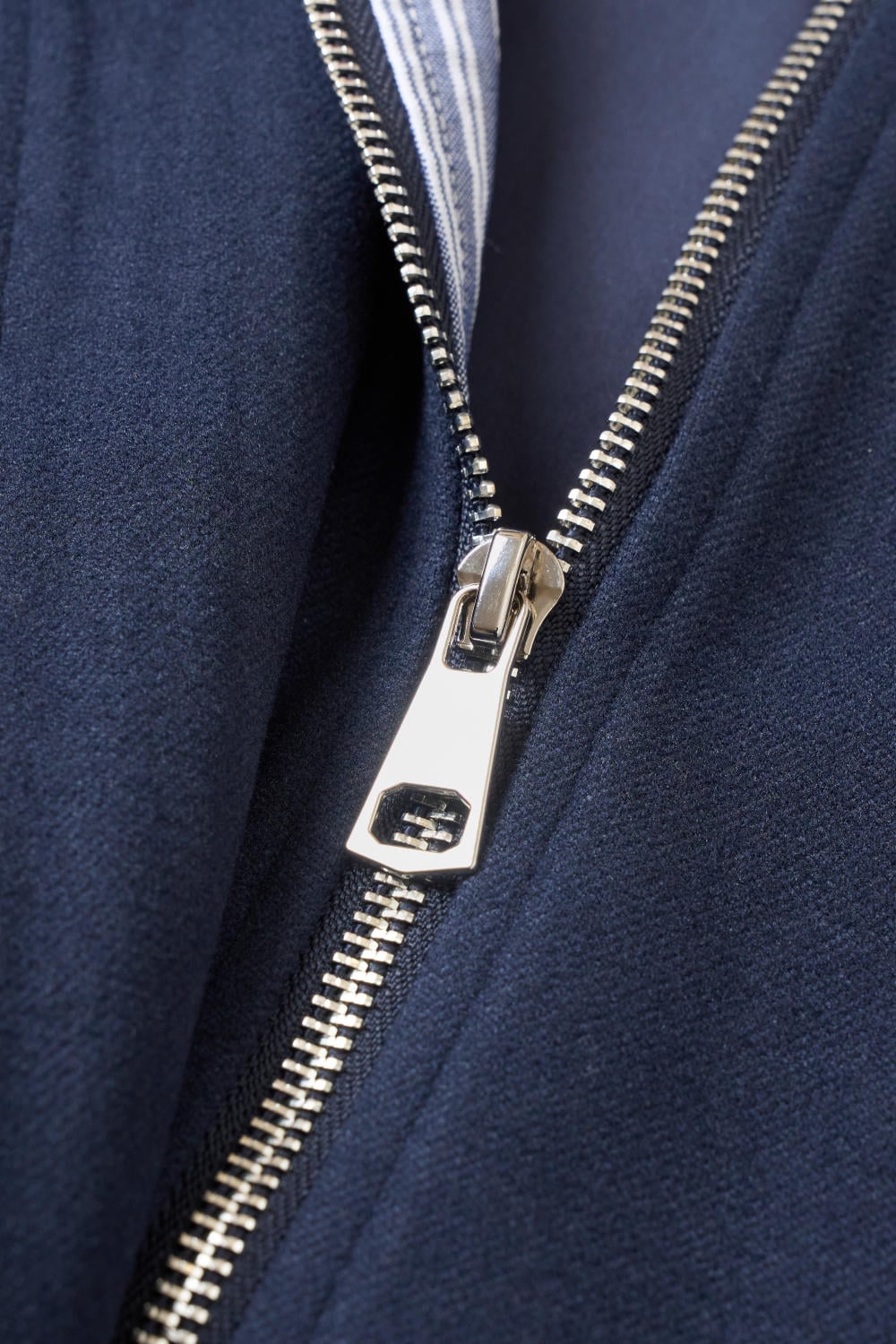 Áo khoác dạ mềm dáng ngắn phối cổ sơ mi kẻ thanh lịch