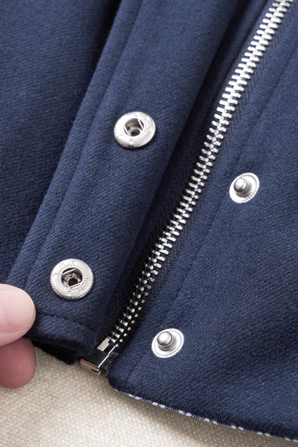 Áo khoác dạ mềm dáng ngắn phối cổ sơ mi kẻ thanh lịch