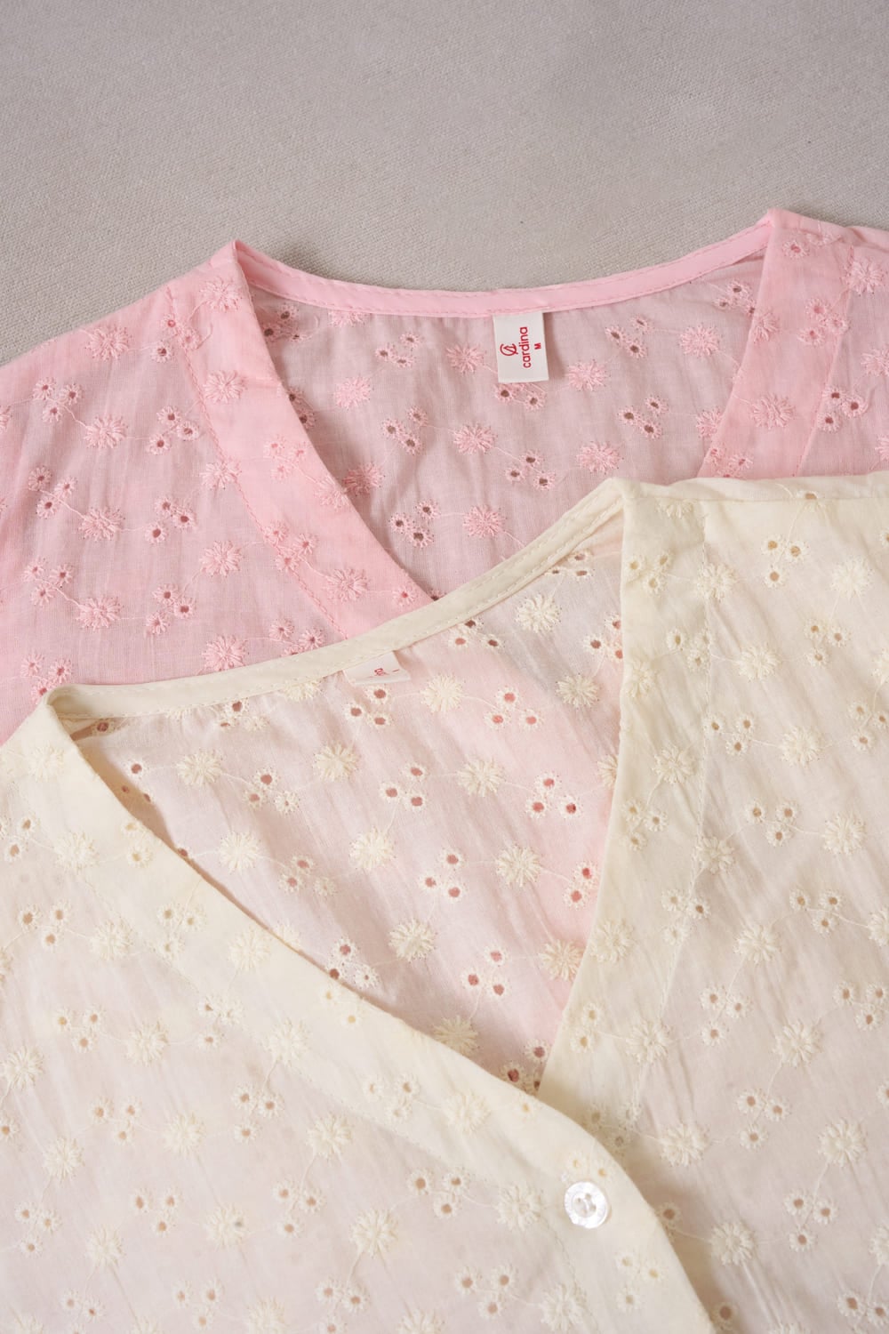 Áo thô thêu tay cộc cổ V gấu Peplum