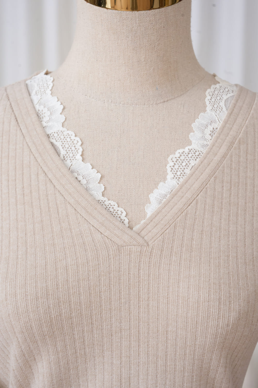 Áo kiểu Cardina Dòng Basic Vải Nỉ lông cừu dài tay cổ tim phối ren