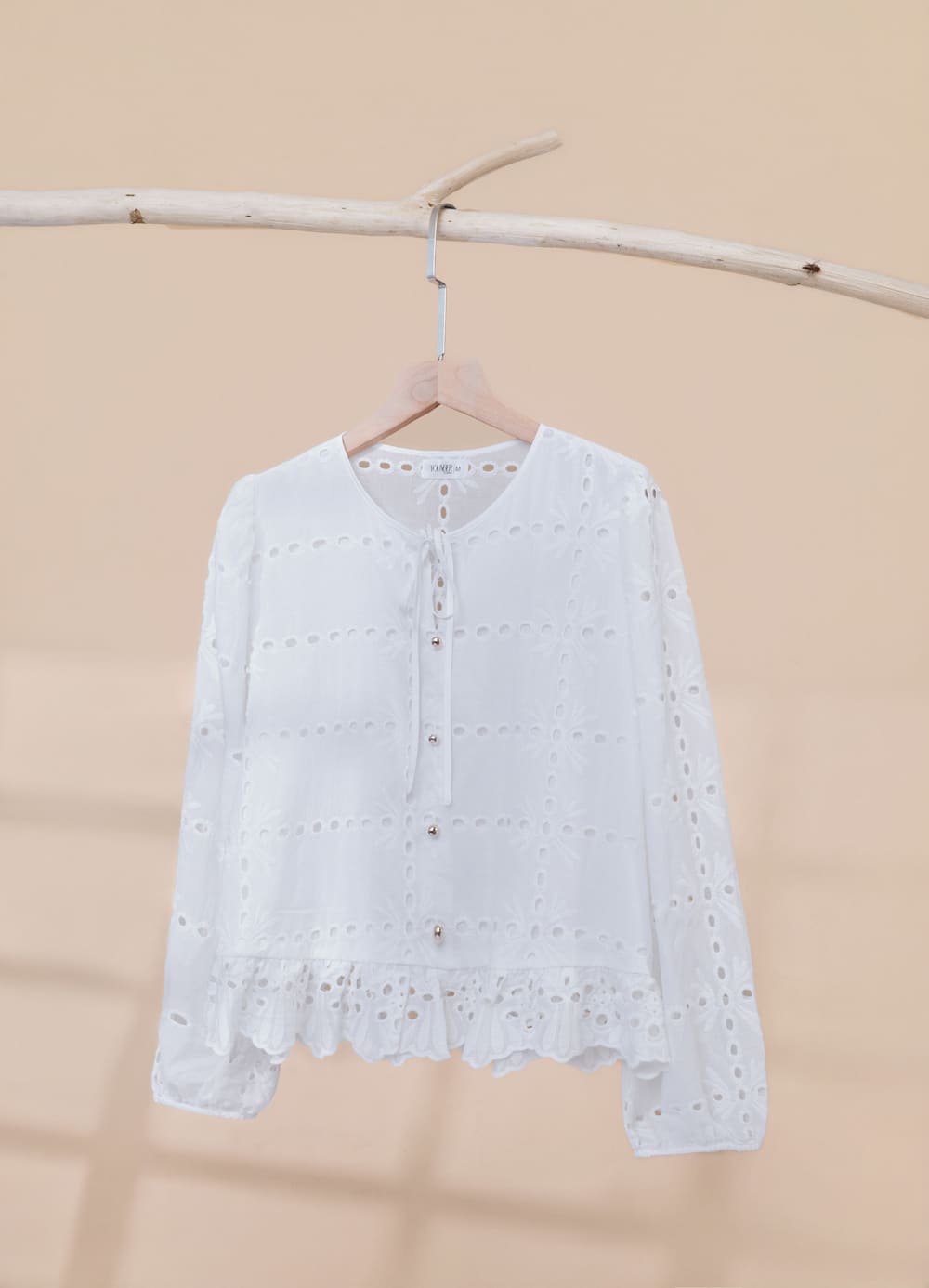 Áo kiểu cổ tròn dài tay gấu ren