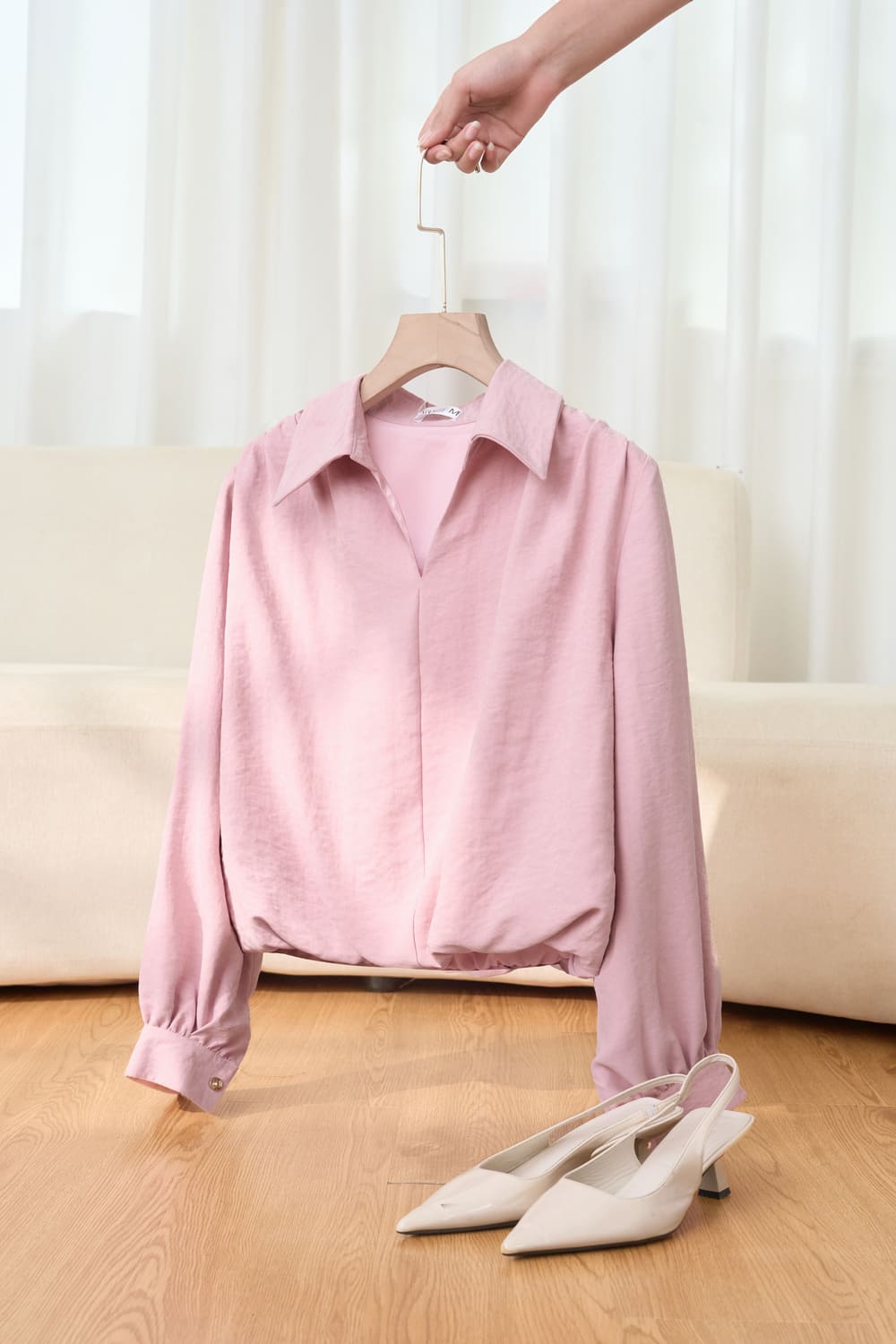 Áo sơ mi nữ Younger dòng Trẻ trung vải gió nhung dáng cổ đức dài tay gấu bo