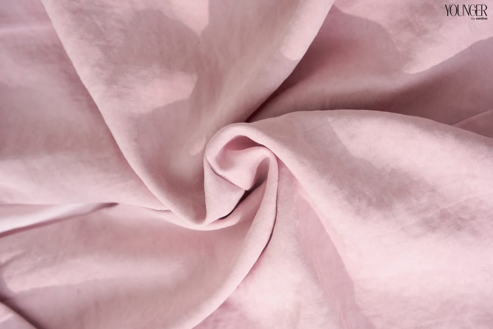 Áo sơ mi nữ Younger dòng Trẻ trung vải gió nhung dáng cổ đức dài tay gấu bo