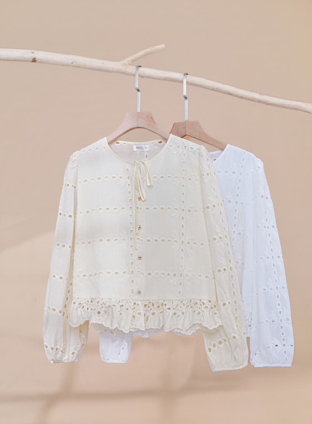 Áo kiểu cổ tròn dài tay gấu ren