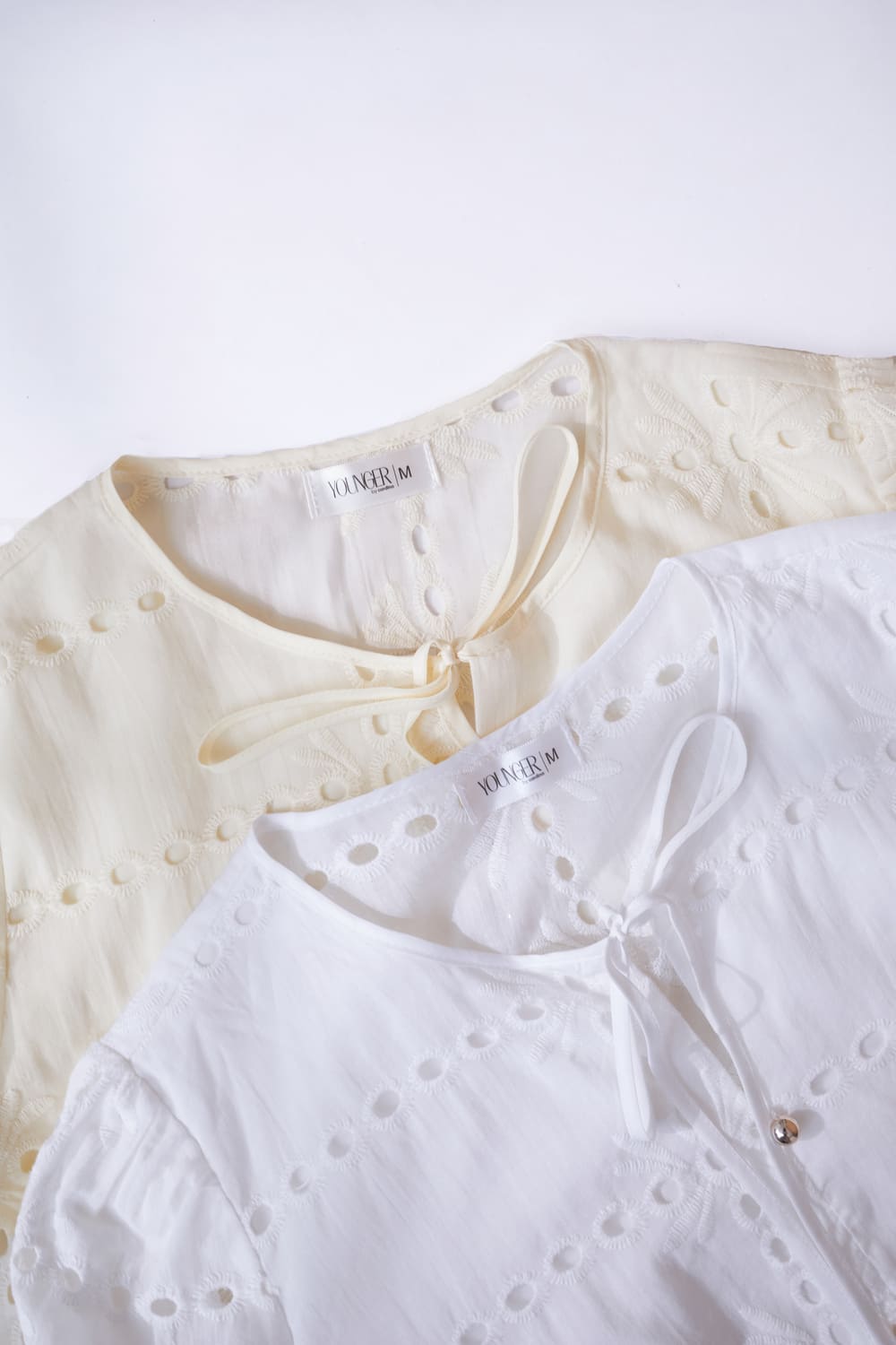 Áo kiểu cổ tròn dài tay gấu ren