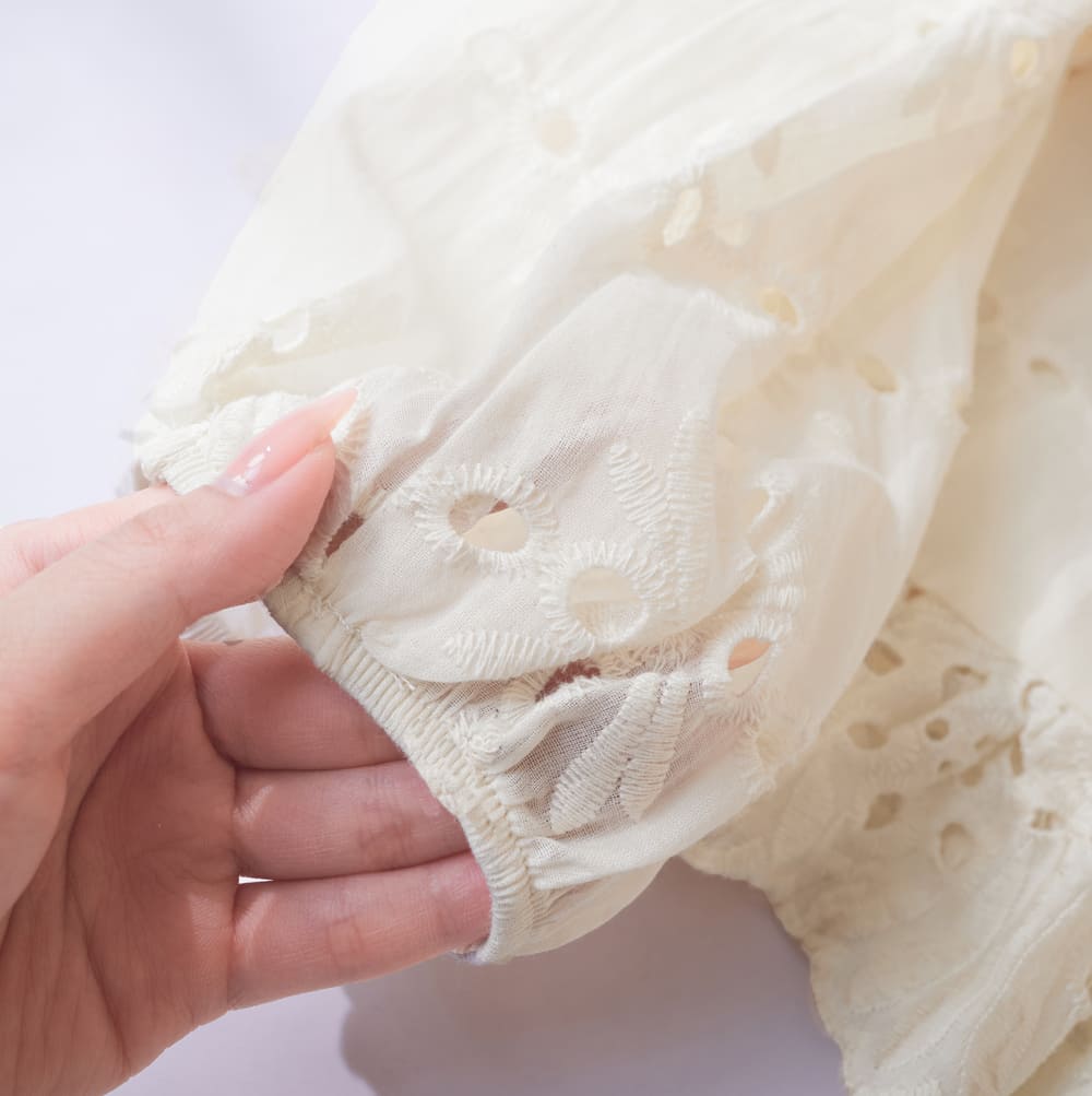 Áo kiểu cổ tròn dài tay gấu ren