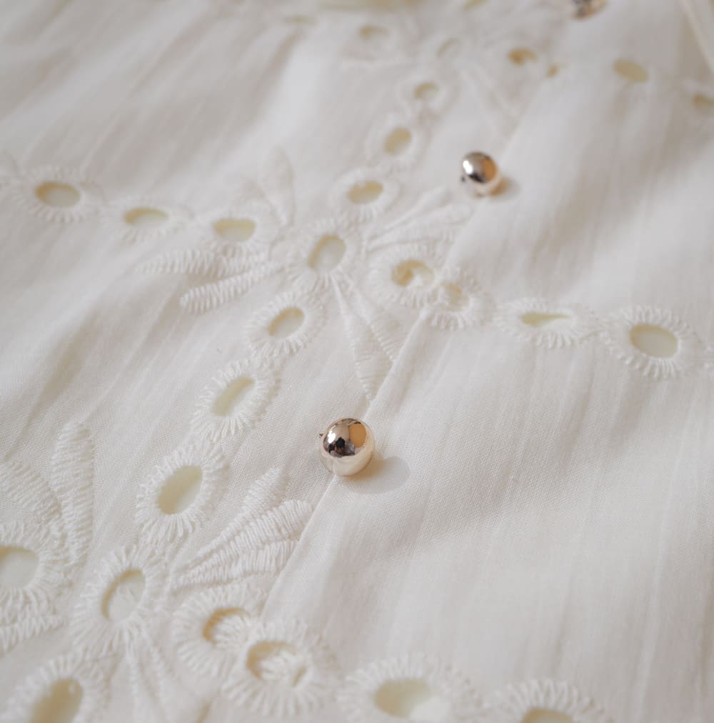 Áo kiểu cổ tròn dài tay gấu ren