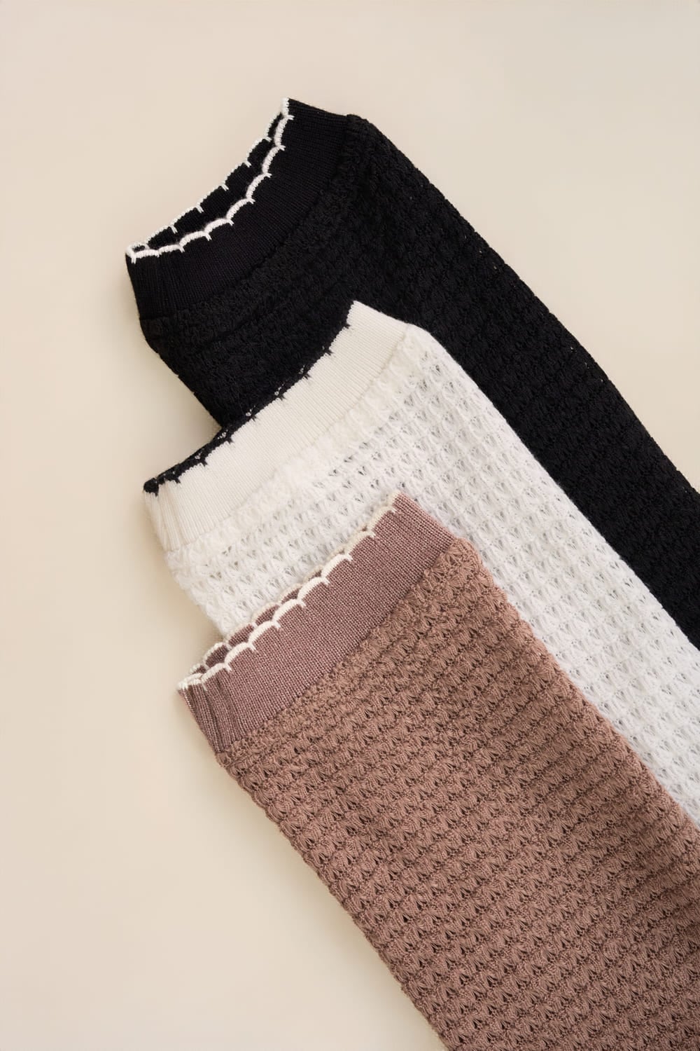 Áo len nữ dệt tổ ong dài tay cổ tròn phối viền