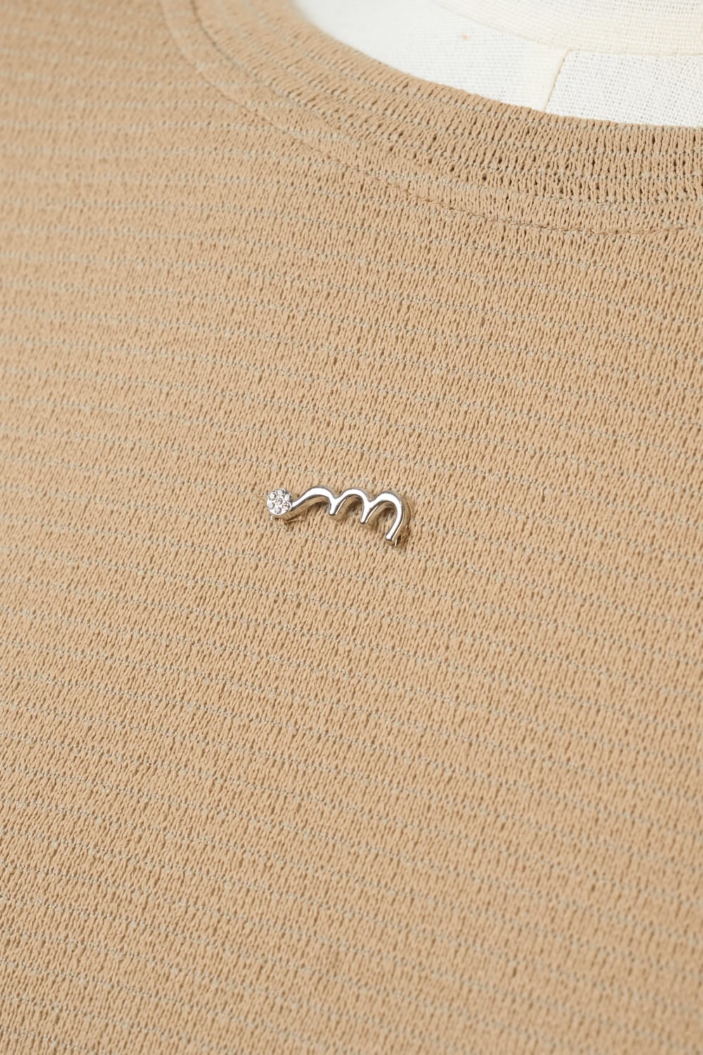 Áo thun xốp tay cộc cổ tròn đính tag ngực cao cấp