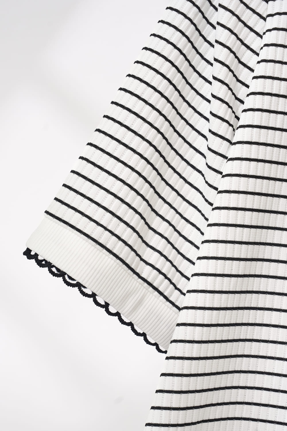 Áo tay lỡ phối cổ kẹp viền ren